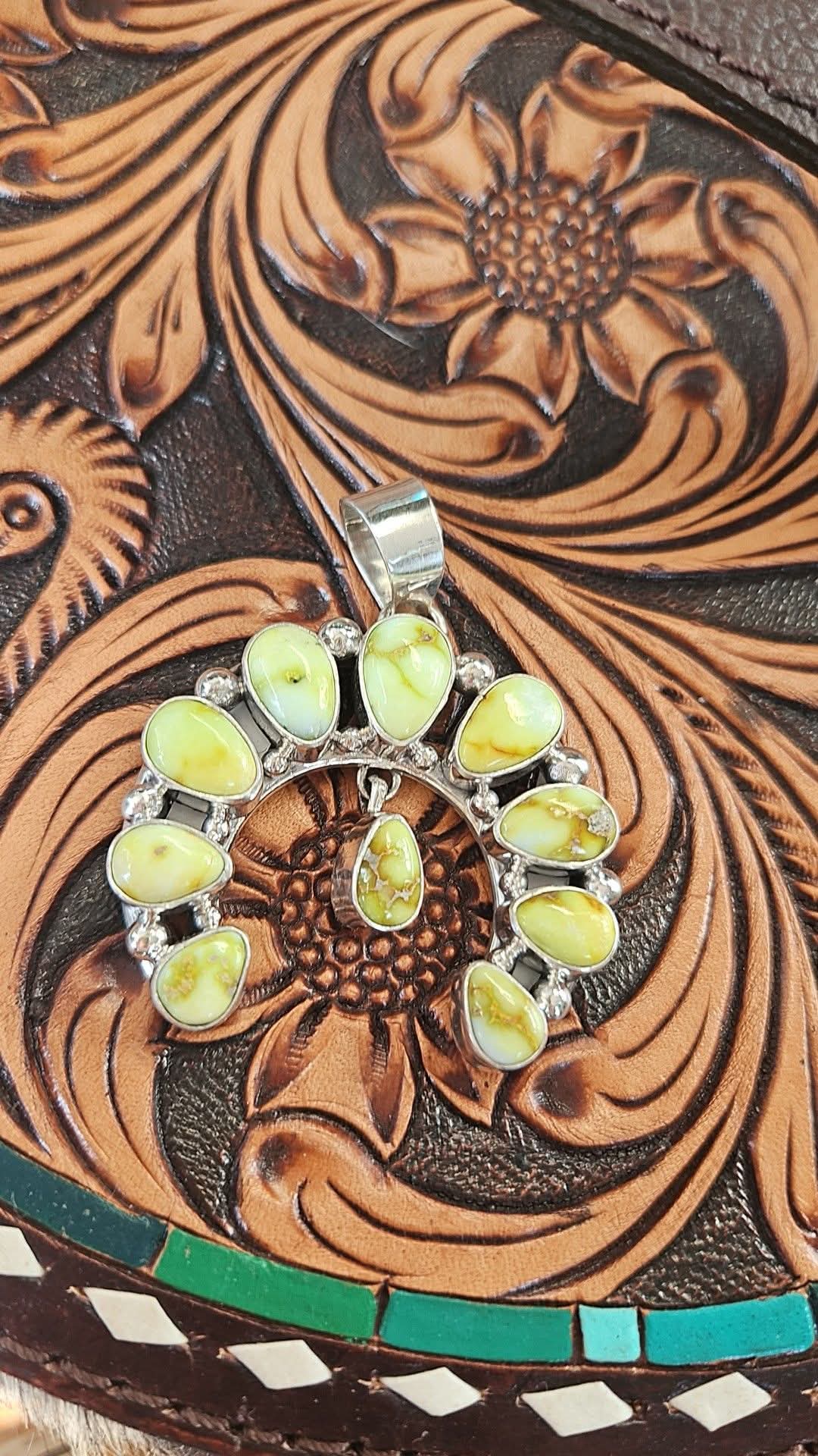 Palomino Naja Pendant