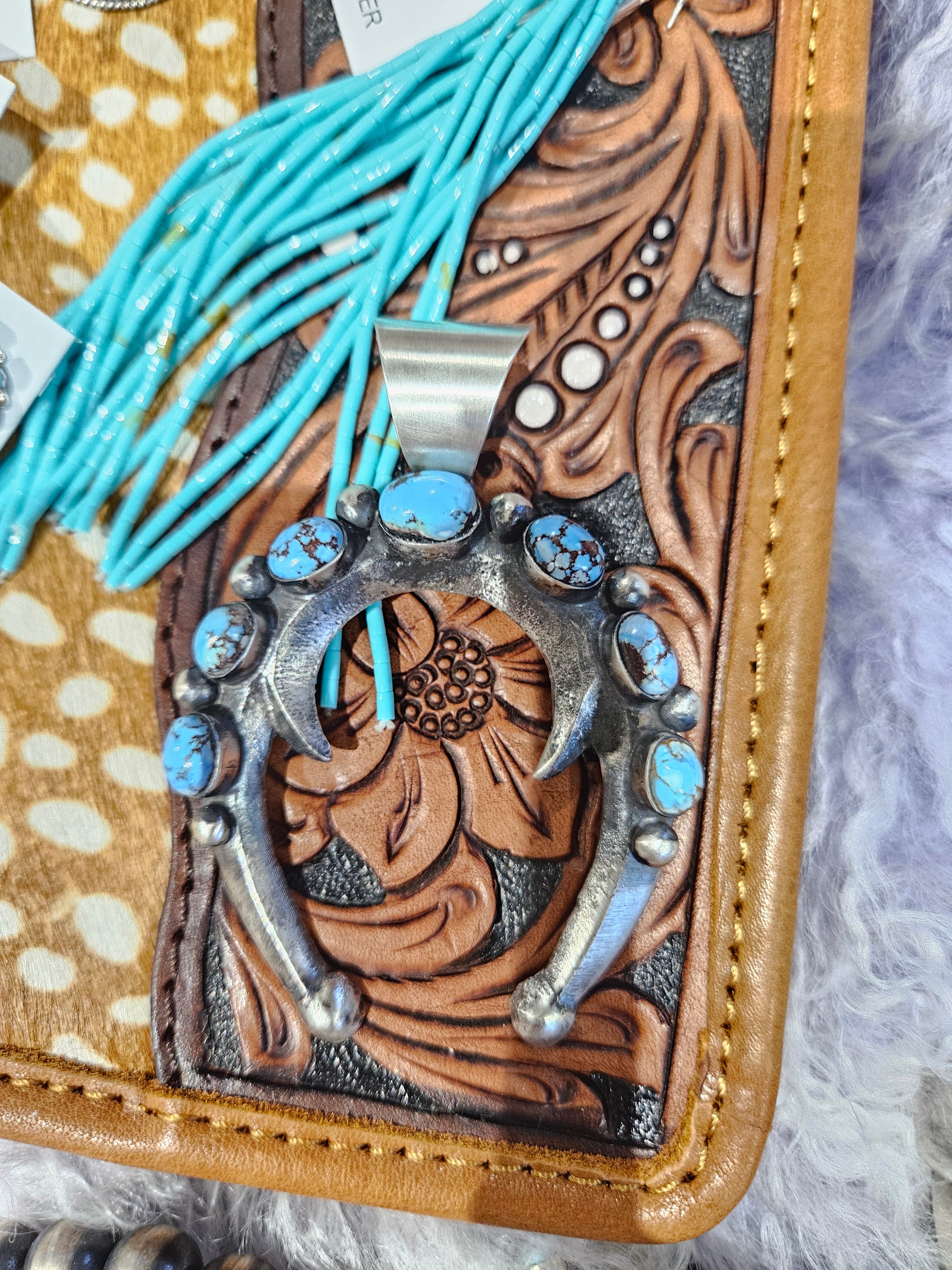 Golden Hills Naja Pendant