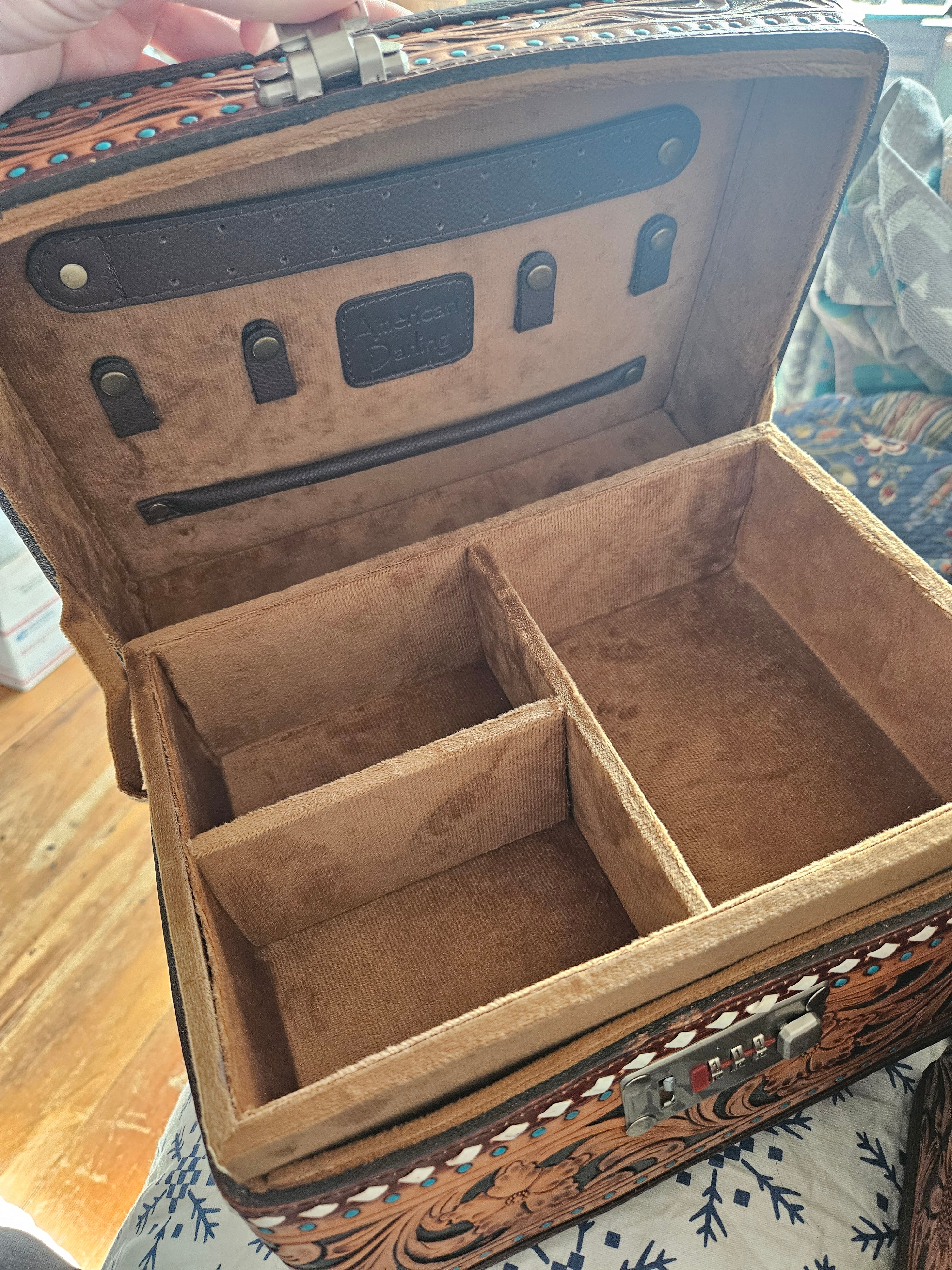 Locking Buckstitch Leather Tooled Jewelry Box