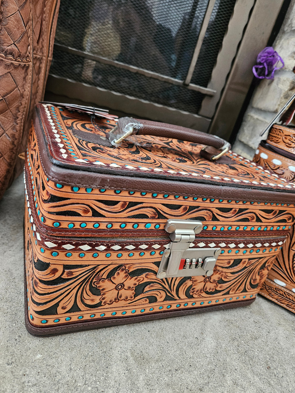 Locking Buckstitch Leather Tooled Jewelry Box